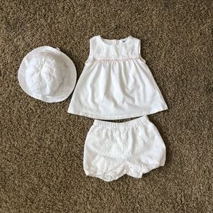 Baby Boden hat, top, bloomers 12-18